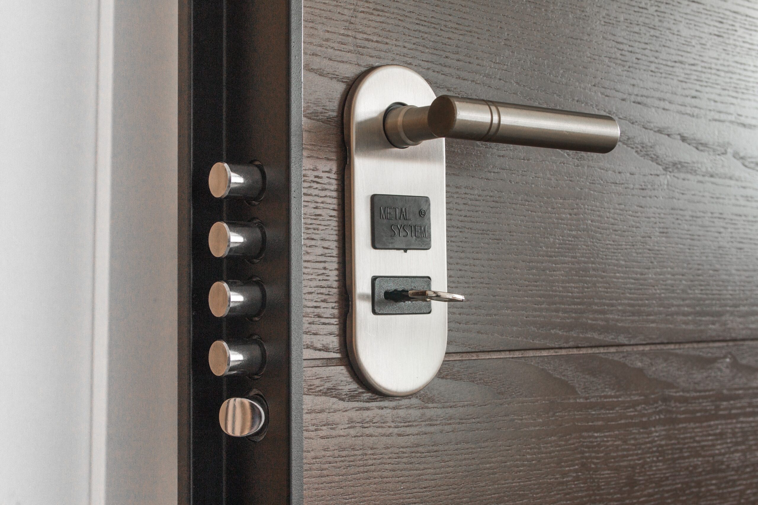 Serrure de porte d'entrée avec clé — guide de choix ADP Habitat Landes